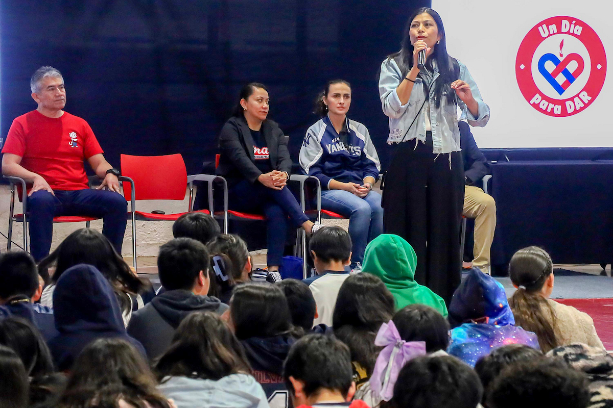 Puebla, Pue. Viernes, 15 de noviembre, 2024.- El Instituto Mexicano Madero (IMM) Centro llevó a cabo una edición más de "Un Día para Dar", evento anual que promueve la generosidad y la empatía en la comunidad estudiantil. La iniciativa reunió a la comunidad educativa con el objetivo de recaudar fondos destinados a programas sociales y becas, fortaleciendo así el compromiso social de la institución. (Foto: Joel Merino)