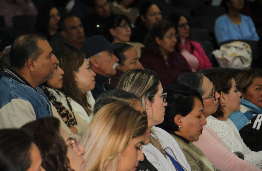 Prepa UMAD realiza junta con padres de familia para impulsar el desarrollo integral de sus hijos