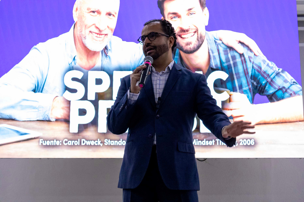 Puebla, Pue. Viernes, 17 de octubre, 2025.- En el Auditorio John Wesley, la Preparatoria UMAD Plantel Zavaleta realizó una conferencia dirigida a padres de familia, impartida por Isaac Burguette, con el propósito de fortalecer el acompañamiento y la orientación de los estudiantes durante una etapa clave de su desarrollo académico y personal. (Foto: Mariana Ortega López)