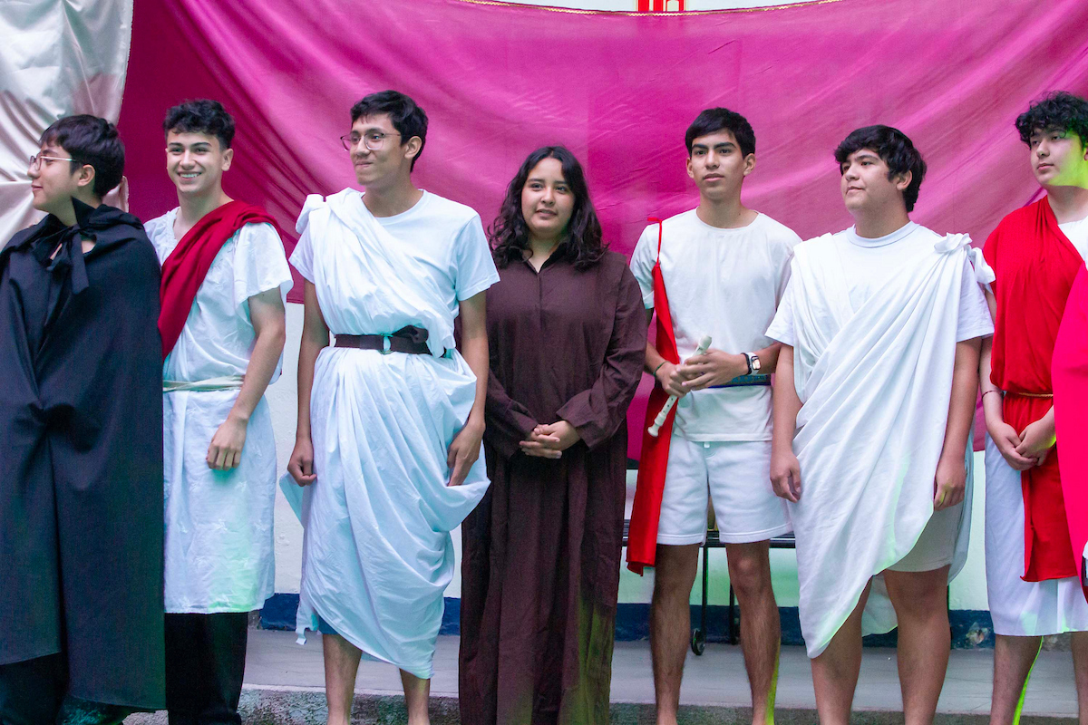 Puebla, Pue. Jueves, 20 de noviembre, 2025.- El Instituto Mexicano Madero, plantel Centro, realizó la Noche Cultural con la participación de alumnos que presentaron diversas puestas en escena de teatro, integrando actividades artísticas preparadas por la comunidad estudiantil. (Foto: Mariana Del Villar Flores)