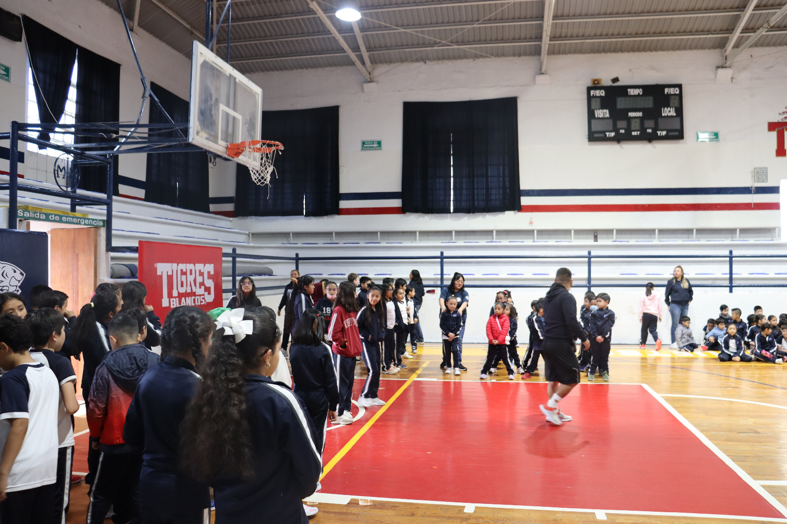 Primaria Centro impulsa hábitos saludables con una Activación Física Masiva al inicio de la jornada escolar