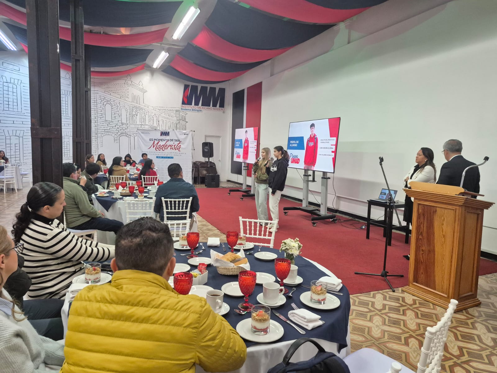 Prepa UMAD Centro fortalece la confianza de las familias con exitoso desayuno informativo para padres de IMM Secundaria
