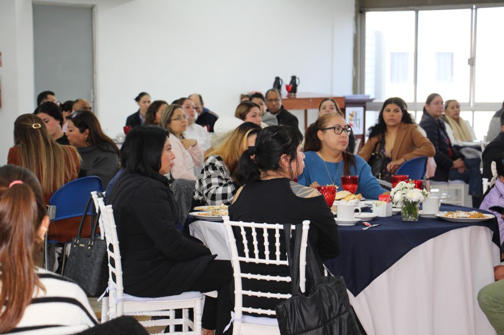 Prepa UMAD concluye con éxito desayuno informativo para familias de Secundaria IMM