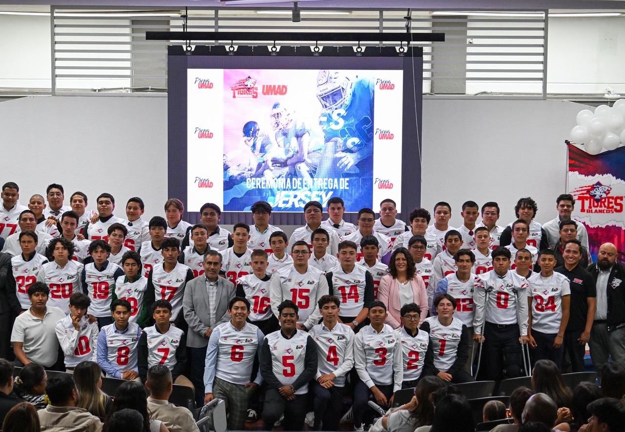 Entrega de jersey marca el inicio de una nueva temporada para Prepa UMAD