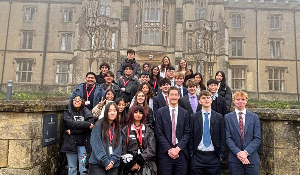 Grupo de alumnos de Prepa UMAD participan en el BISMUN 2026