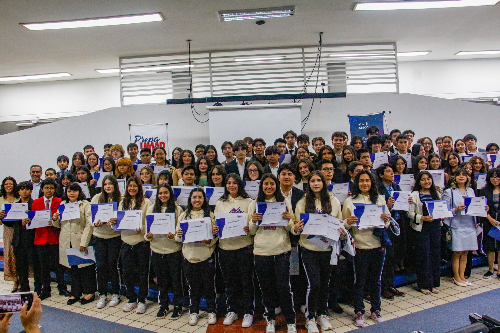 Prepa UMAD Zavaleta reconoce el talento y la excelencia académica de sus estudiantes