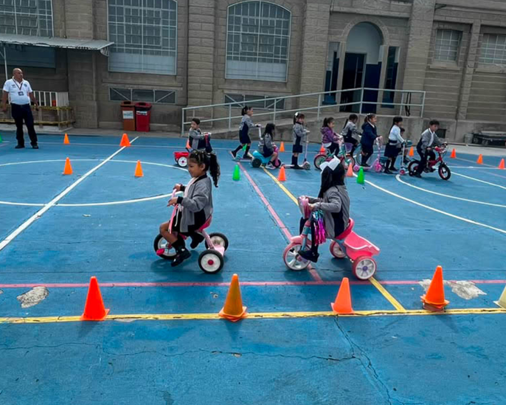 Alumnos de Preescolar del IMM Plantel Centro aprenden seguridad vial a bordo de sus bicicletas