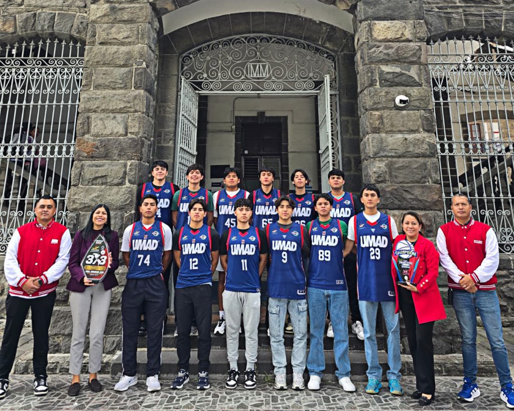 Selectivo de básquetbol de Prepa UMAD Centro recibe trofeos por sus triunfos regionales y nacionales